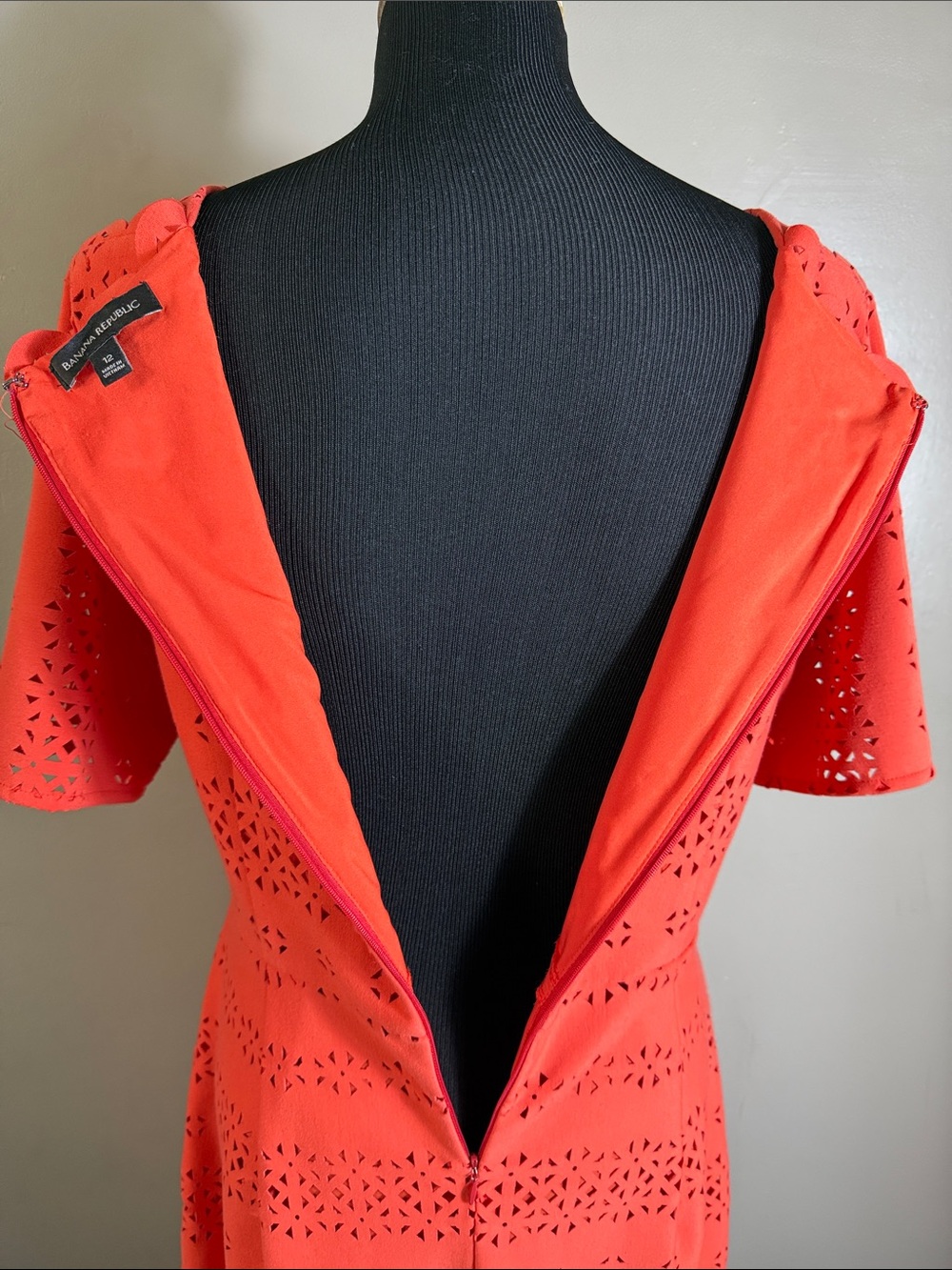 Banana Republic Coral Eyelet Fit & Flare Dress Sz 12 - Picture 9 of 11